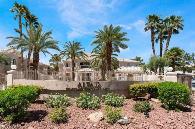 MLS: 2578032 Condo For Sale