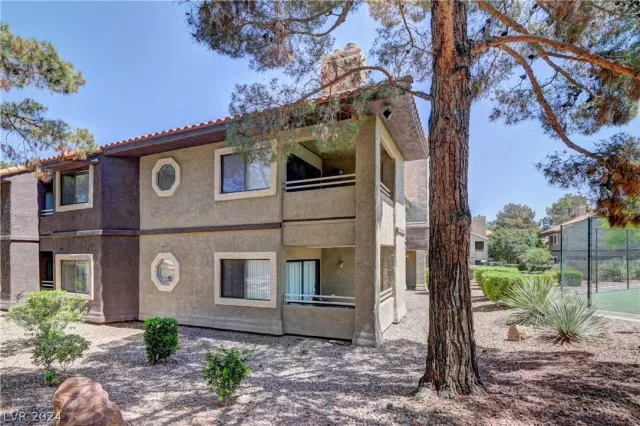 MLS: 2578147 Condo For Sale