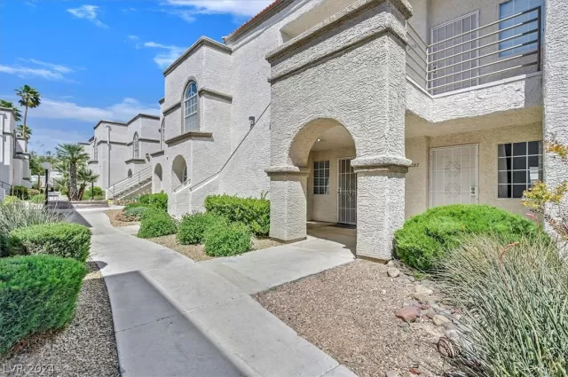 MLS: 2578200 Condo For Sale