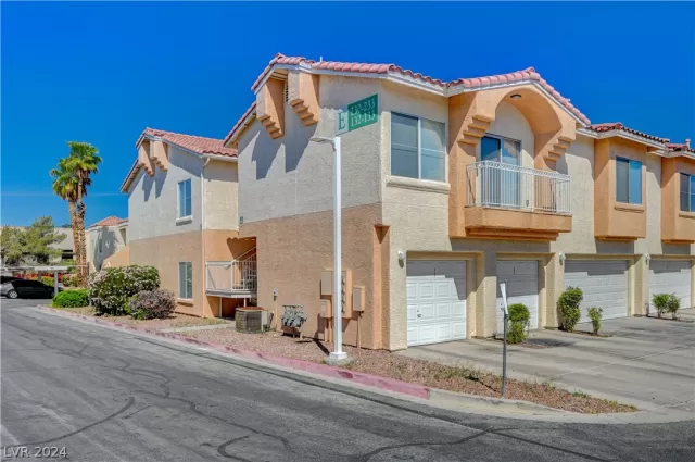 MLS: 2578209 Condo For Sale