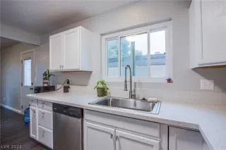 Photo #1: 2578353 Listing