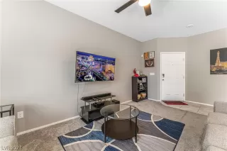Photo #6: 2578381 Listing