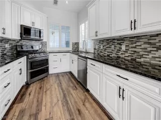 Photo #5: 2578384 Listing