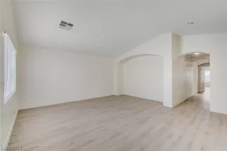 Photo #6: 2578409 Listing 