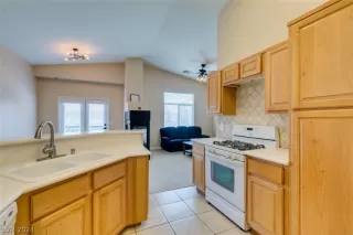 Photo #3: 2578439 Listing