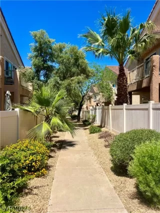 Photo #2: 2578530 Listing