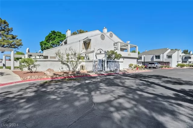 MLS: 2578531 Condo For Sale