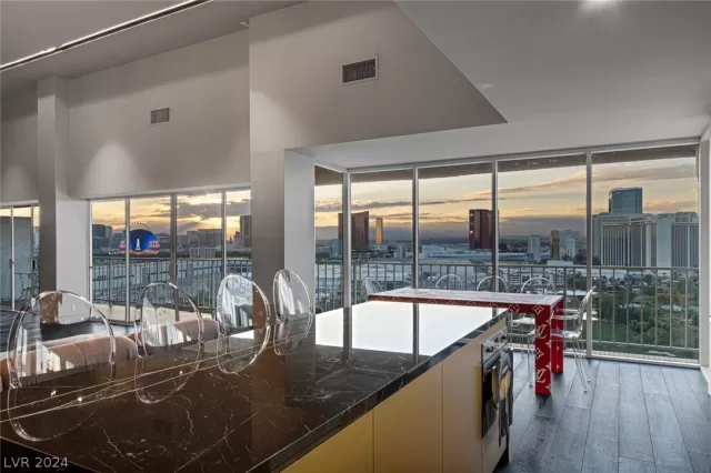 MLS: 2578582 Condo For Sale