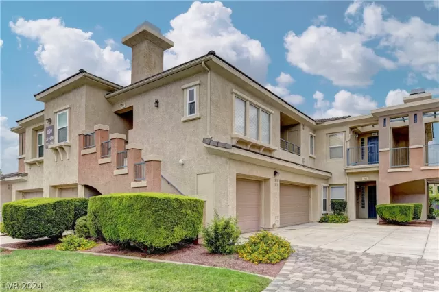 MLS: 2578593 Condo For Sale