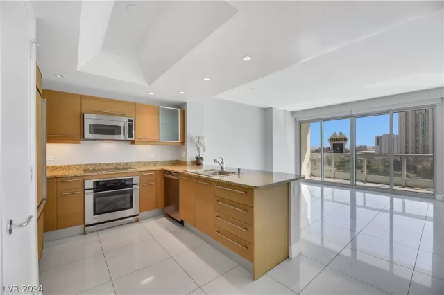 MLS: 2578601 Condo For Sale