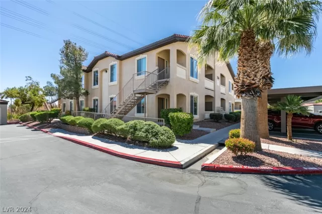 MLS: 2578650 Condo For Sale