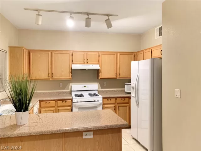 MLS: 2578701 Condo For Sale