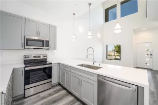 Photo #2: 2578717 Listing