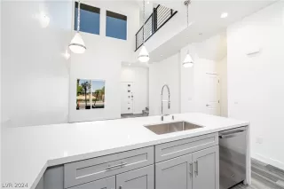 Photo #4: 2578717 Listing