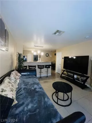 Photo #5: 2578743 Listing