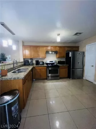 Photo #6: 2578743 Listing