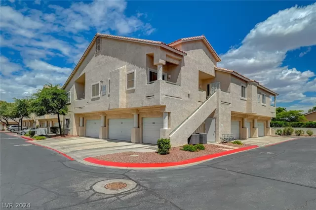 MLS: 2578755 Condo For Sale