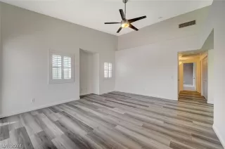 Photo #2: 2578755 Listing