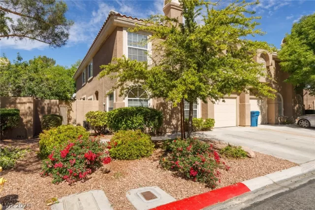 MLS: 2578773 Condo For Sale