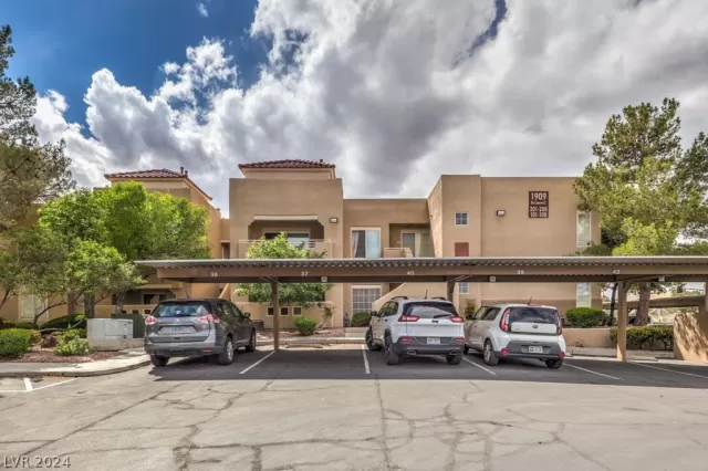 MLS: 2578797 Condo For Sale