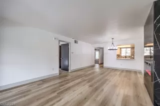 Photo #6: 2578797 Listing