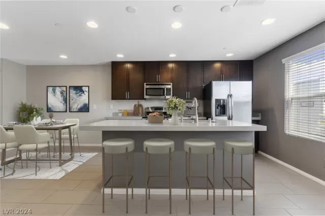 MLS: 2578813 Condo For Sale