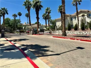 Photo #2: 2578825 Listing