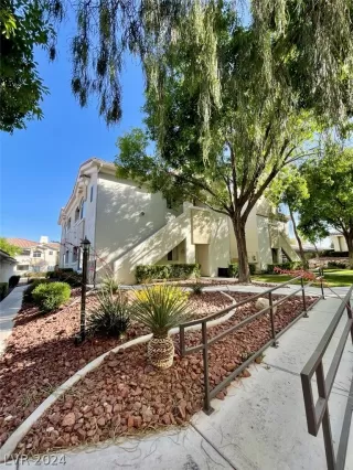 Photo #4: 2578825 Listing