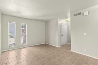 Photo #4: 2578830 Listing