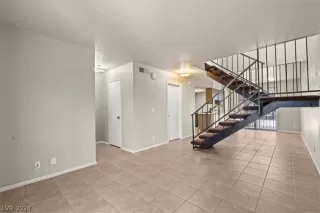 Photo #5: 2578830 Listing