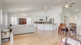 Photo #2: 2578846 Listing