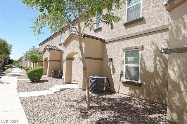 MLS: 2578879 Condo For Sale