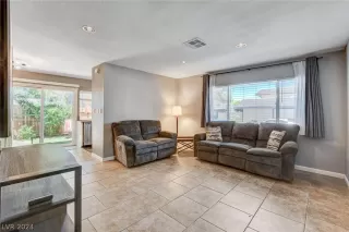 Photo #4: 2578907 Listing