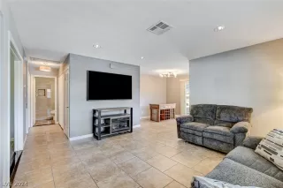 Photo #5: 2578907 Listing