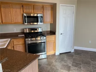 Photo #5: 2578922 Listing