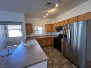 Photo #6: 2578957 Listing