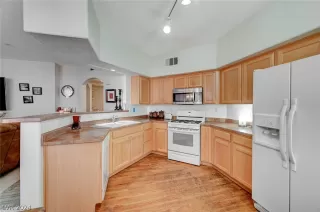 Photo #5: 2578965 Listing