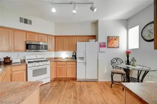 Photo #6: 2578965 Listing