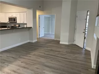 Photo #3: 2579066 Listing 