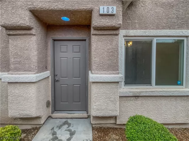 MLS: 2579082 Condo For Sale