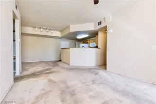 Photo #4: 2579100 Listing