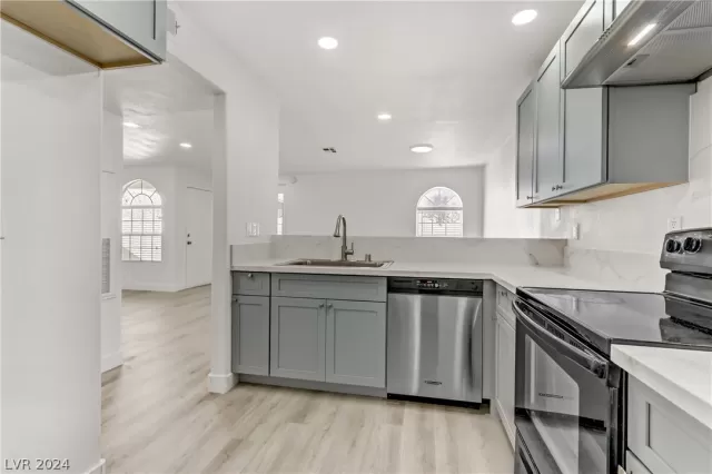 MLS: 2579123 Condo For Sale