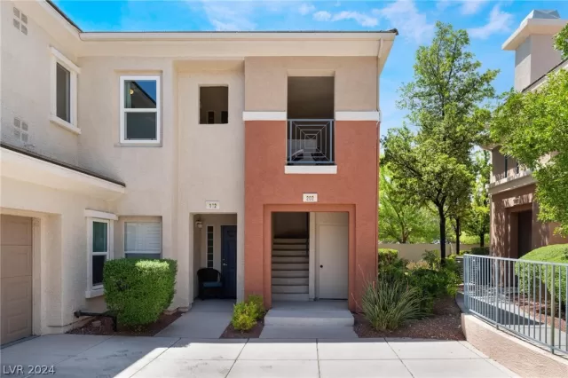 MLS: 2579134 Condo For Sale