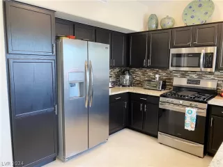 Photo #5: 2579153 Listing