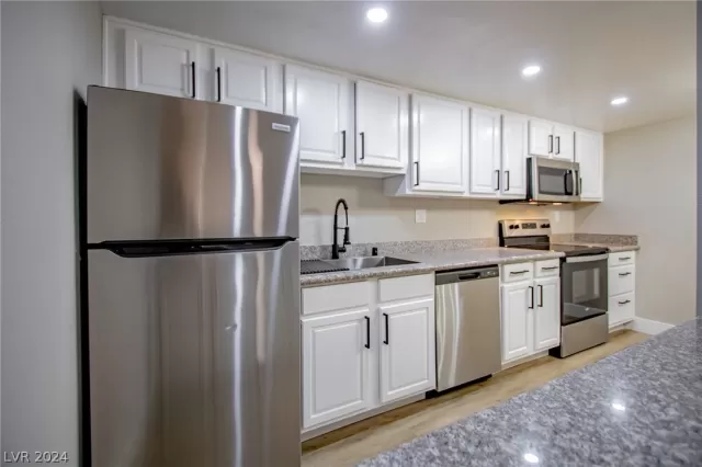 MLS: 2579166 Condo For Sale