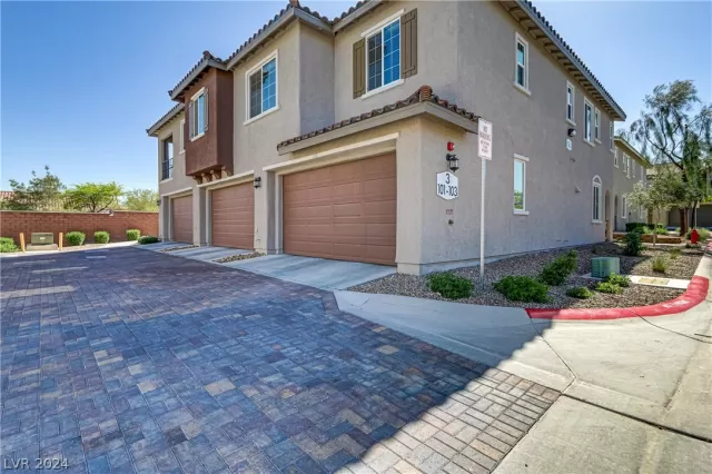 MLS: 2579206 Condo For Sale