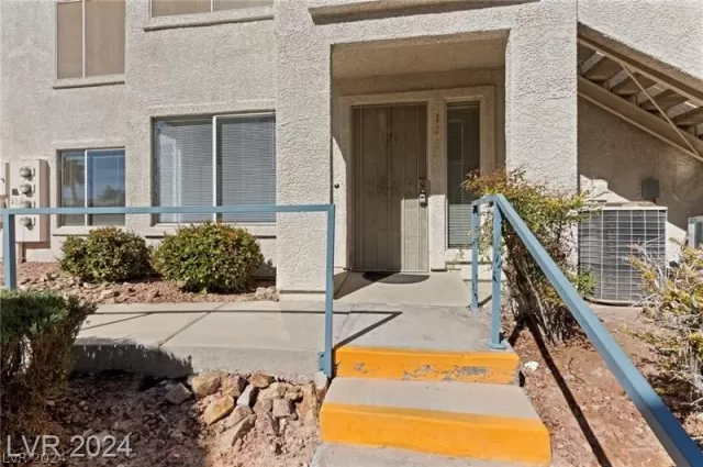 MLS: 2579211 Condo For Sale