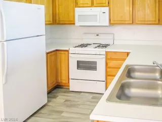 Photo #3: 2579316 Listing 