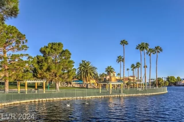 MLS: 2579332 Condo For Sale