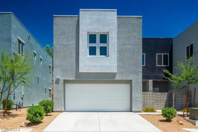 MLS: 2579349 Condo For Sale